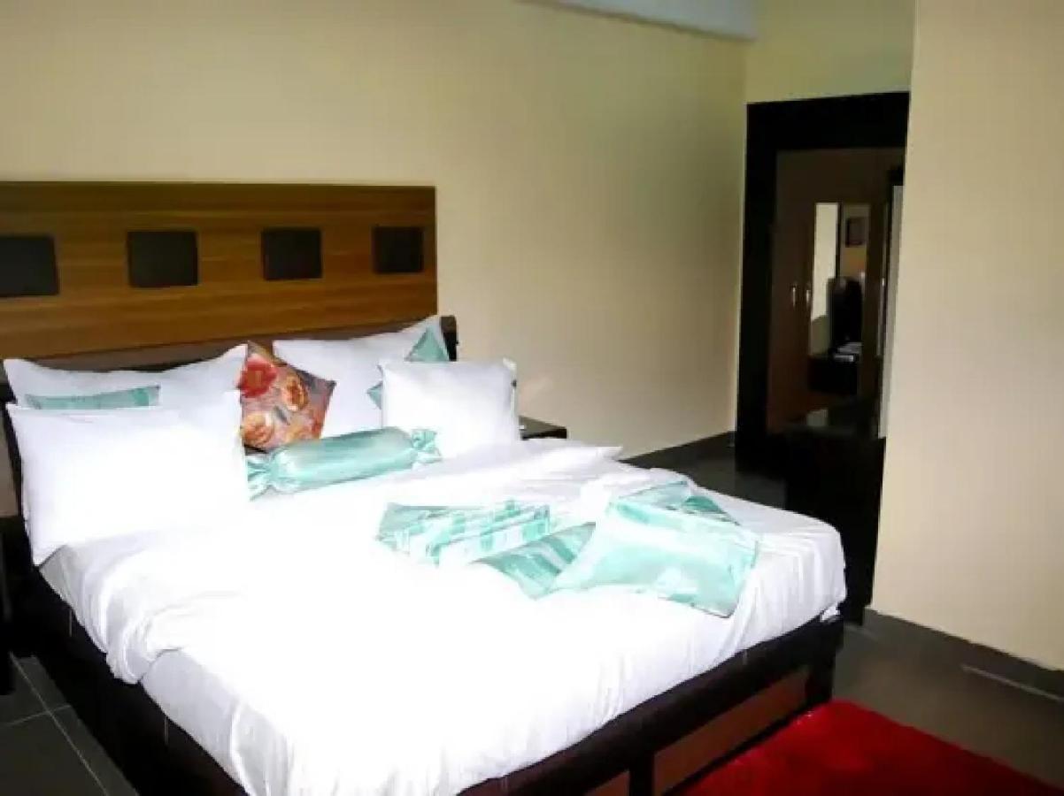 Room In Lodge - Cynergy Suites Royale, Lekki Lagos Exterior photo